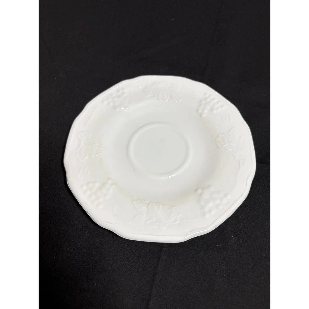 Vintage Indiana‎ Milk Glass Colony Harvest Grape Saucer 6 inch Vintage 1970's